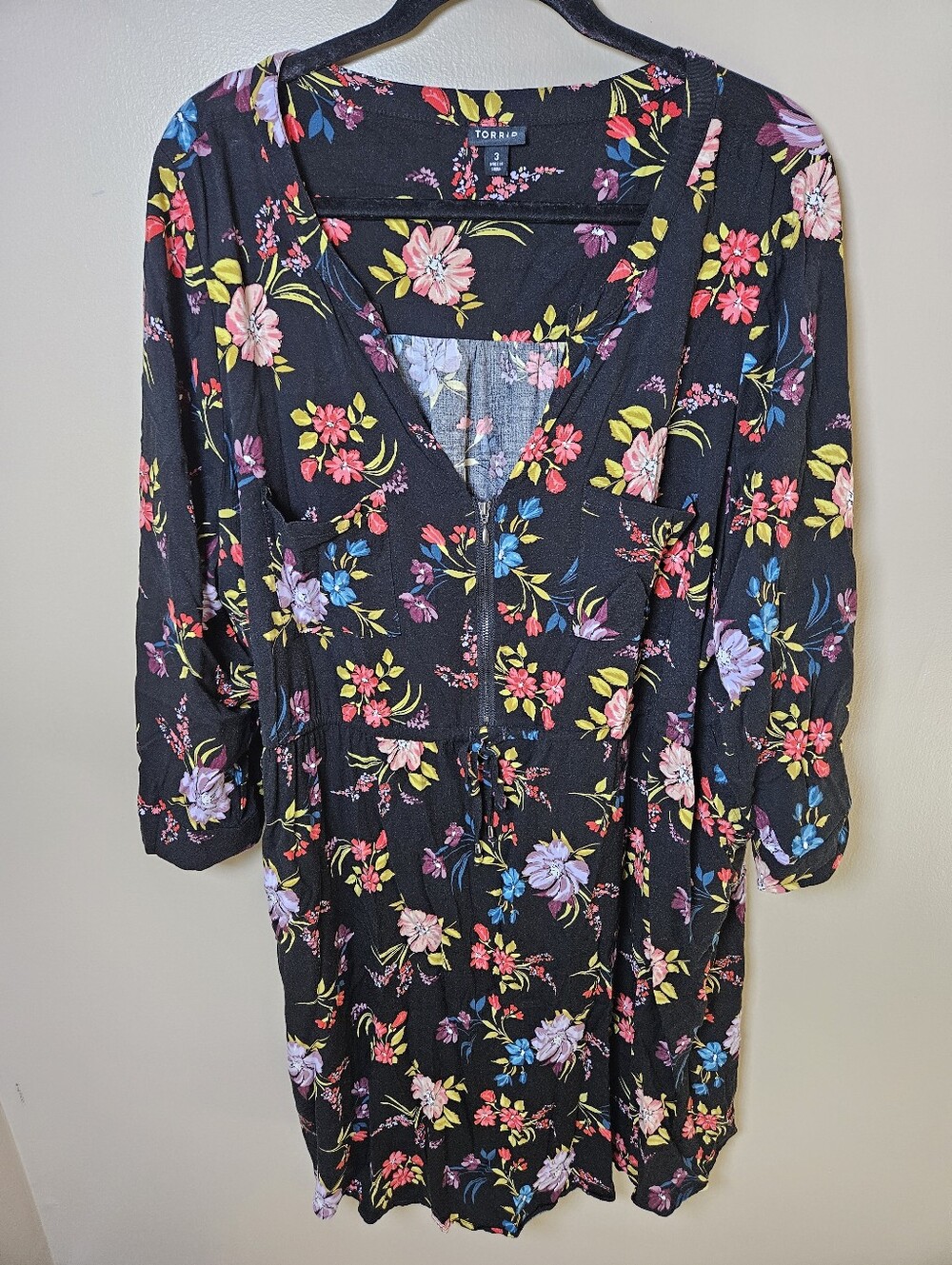 Torrid Black Floral Roll Tab Sleeves Vneck Knee Length Dress Plus 3X Casual